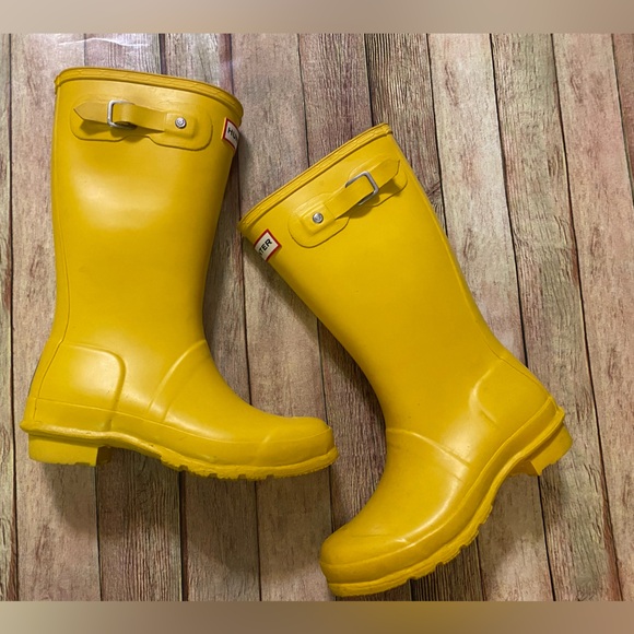 Hunter Boys/Girls Youth Classic Tall Yellow Boots | Sizes 3(Boy) 4(Girl) - Picture 2 of 14